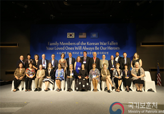 Korean War KIA/MIA/POW Families Visit Korea 이미지